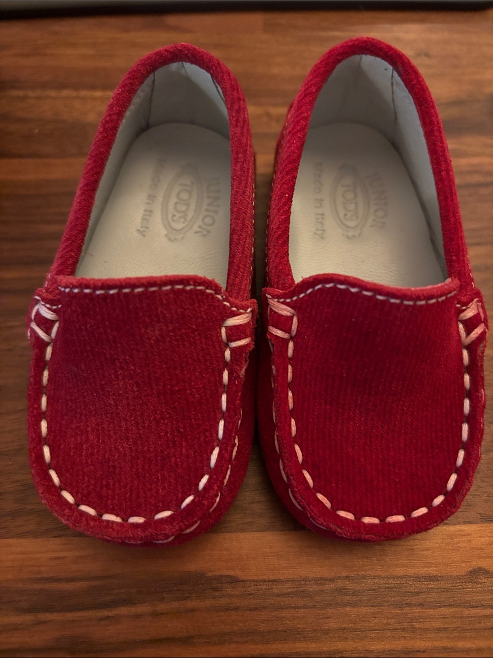 TOD'S Junior Red Velvet Toddlers' Moccasins size 17 (approx 3-6mo)